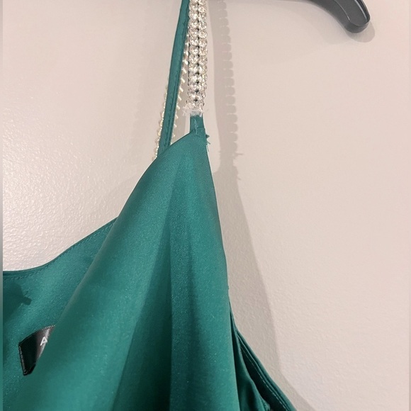NWT AQUA Satin Cowl Open Back Gown - evening dress size 4 emerald - Picture 12 of 13